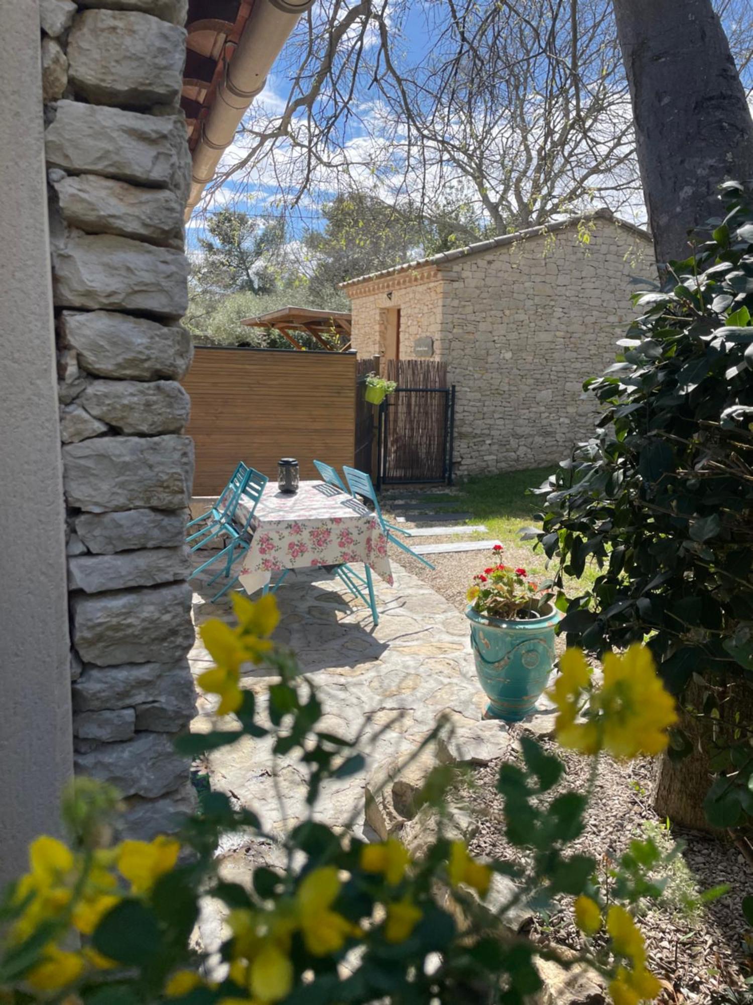 La Chambre Haute Et Son Spa Nîmes Esterno foto